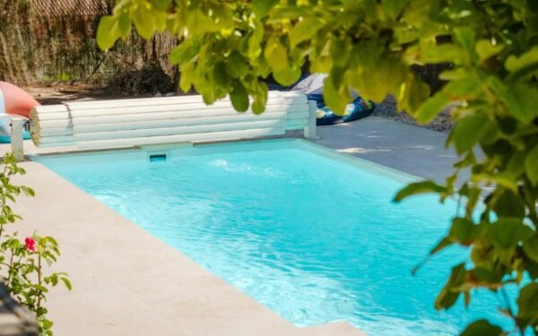 pool resurfacing gold coast fibreglass resurfacing example